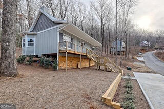 Easy access to Clayton, 3 miles. Club amenities for all guests!